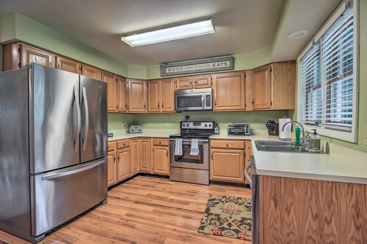 Lake Placid Gem With Patio And Views Less Than 1 Mi To Beach! מראה חיצוני תמונה
